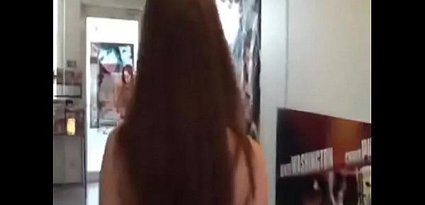  hot chick masterbating in shopping mall